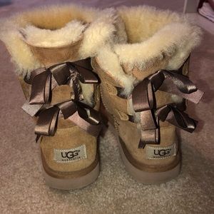 Bailey Bow Uggs- Size 7